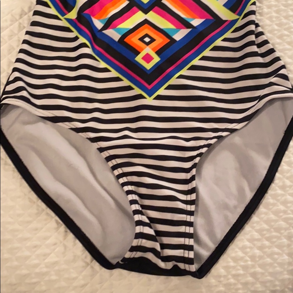 Swimsuit - Picture 3 of 5